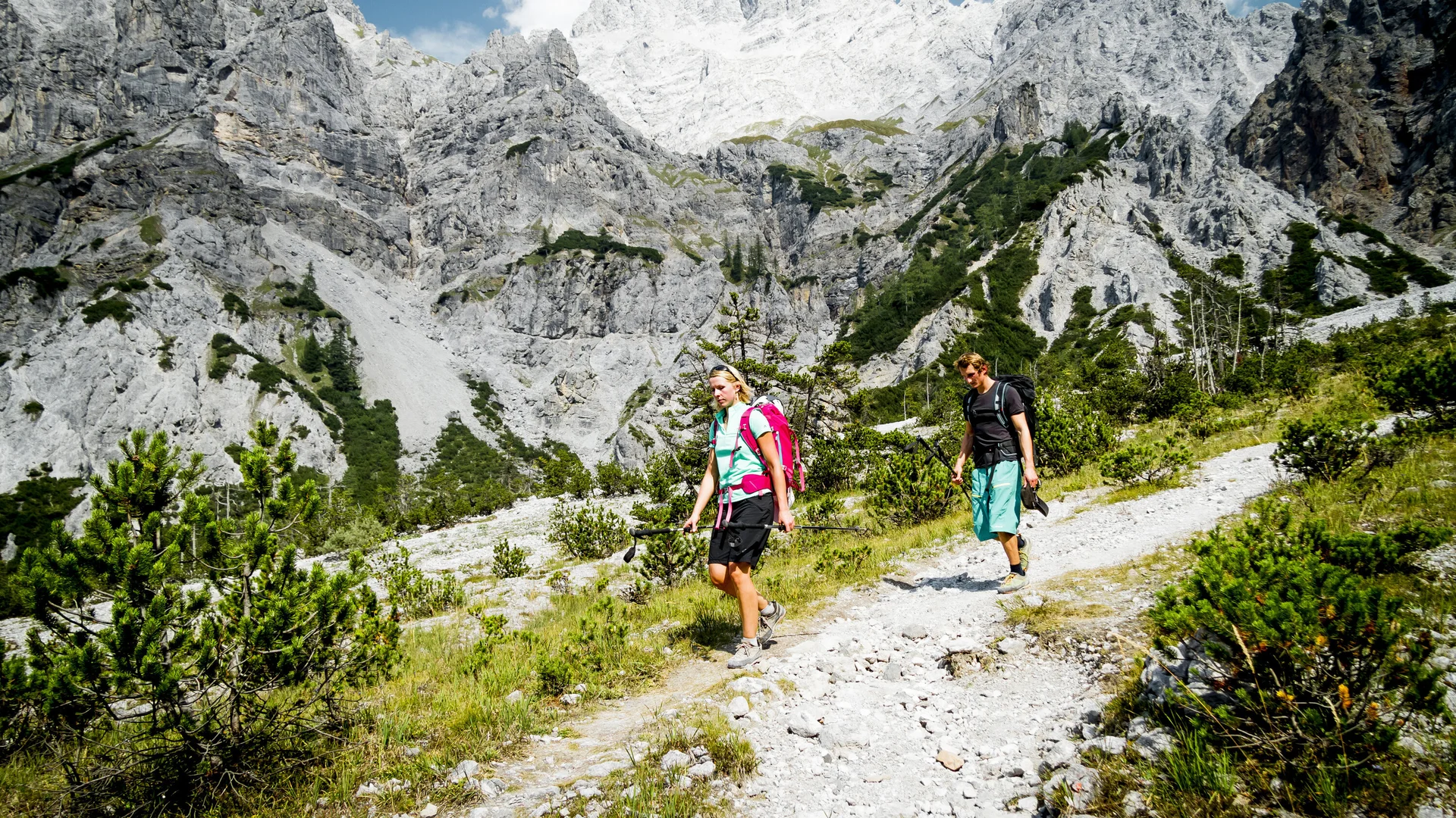 Zwei Wanderer auf einem Bergpfad | © DAV/Hans Herbig